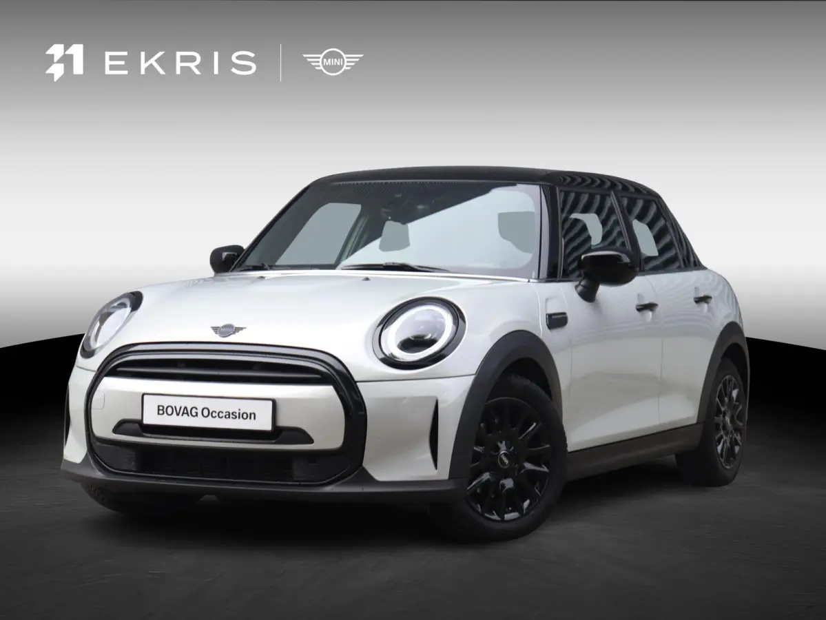 Cooper | Classic + Sportstoelen + Climate Control + Apple Carplay + Parkeersensoren + Donkere Hemelbekleding + Cruise Control + 16" Victory Spoke zwart