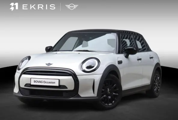 Cooper | Classic + Sportstoelen + Climate Control + Apple Carplay + Parkeersensoren + Donkere Hemelbekleding + Cruise Control + 16" Victory Spoke zwart
