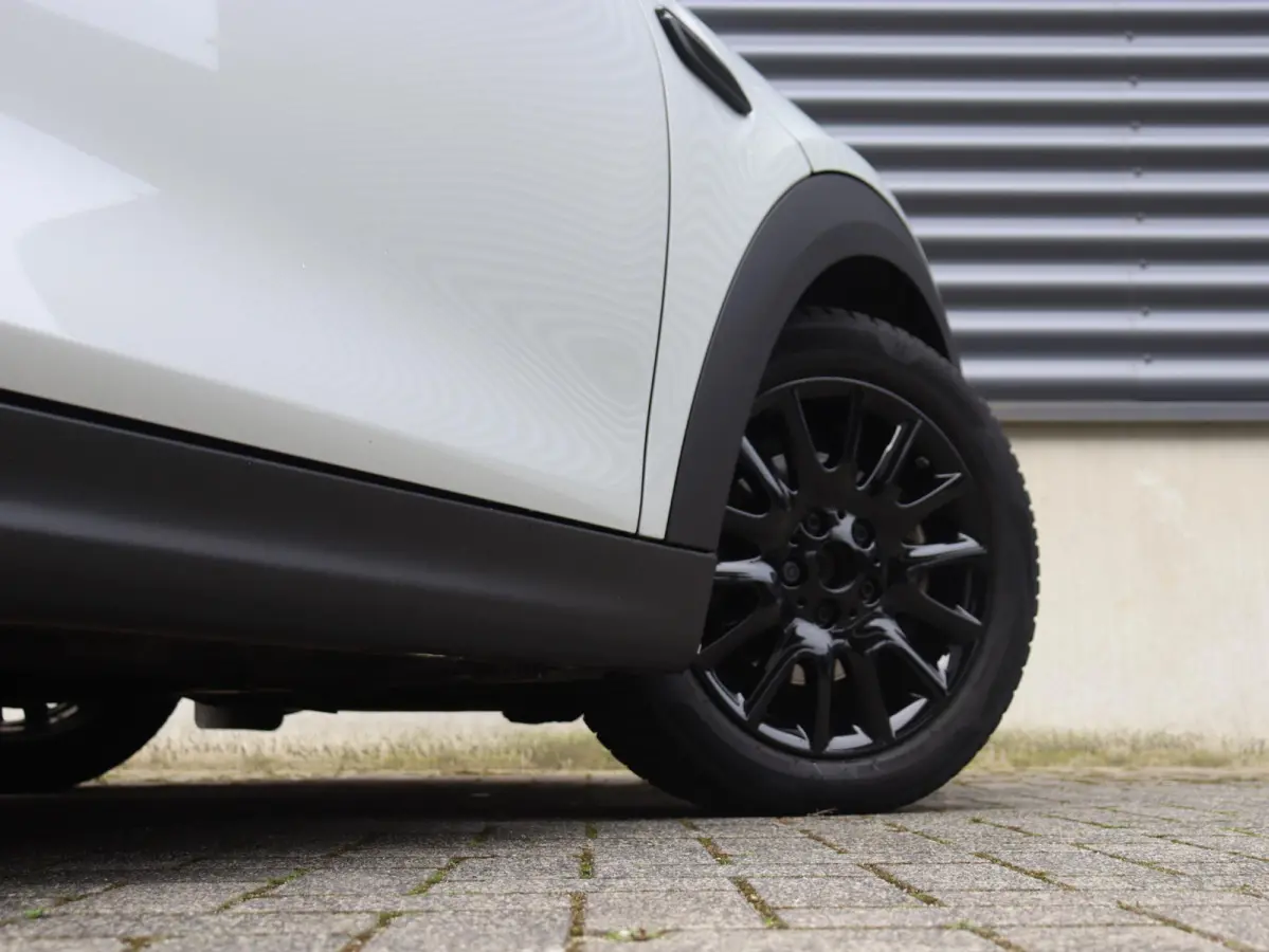 Cooper | Classic + Sportstoelen + Climate Control + Apple Carplay + Parkeersensoren + Donkere Hemelbekleding + Cruise Control + 16" Victory Spoke zwart