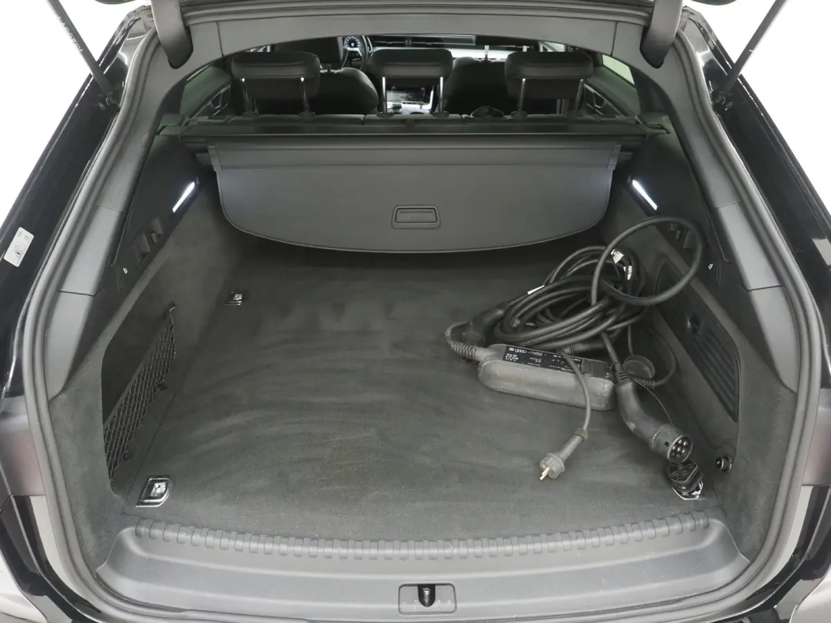 55 TFSI e quattro Competition Full Black | Panoramadak | Leder | B&O Audio | Camera | Stoelverwarming | Cruise | Carplay