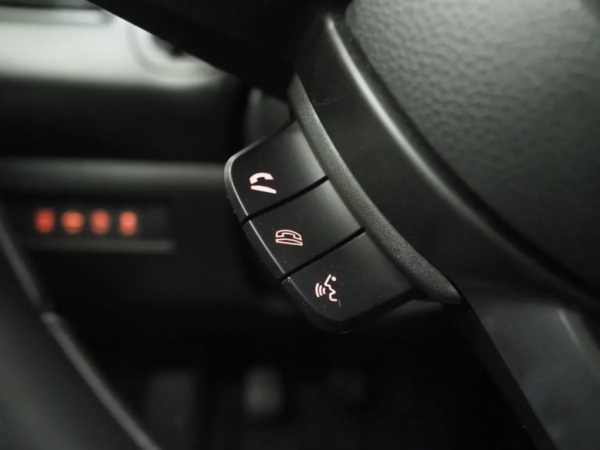1.0 Style Smart Hybrid | Camera | Stoelverwarming | Keyless | Adaptive Cruise | Climate | LED | Carplay