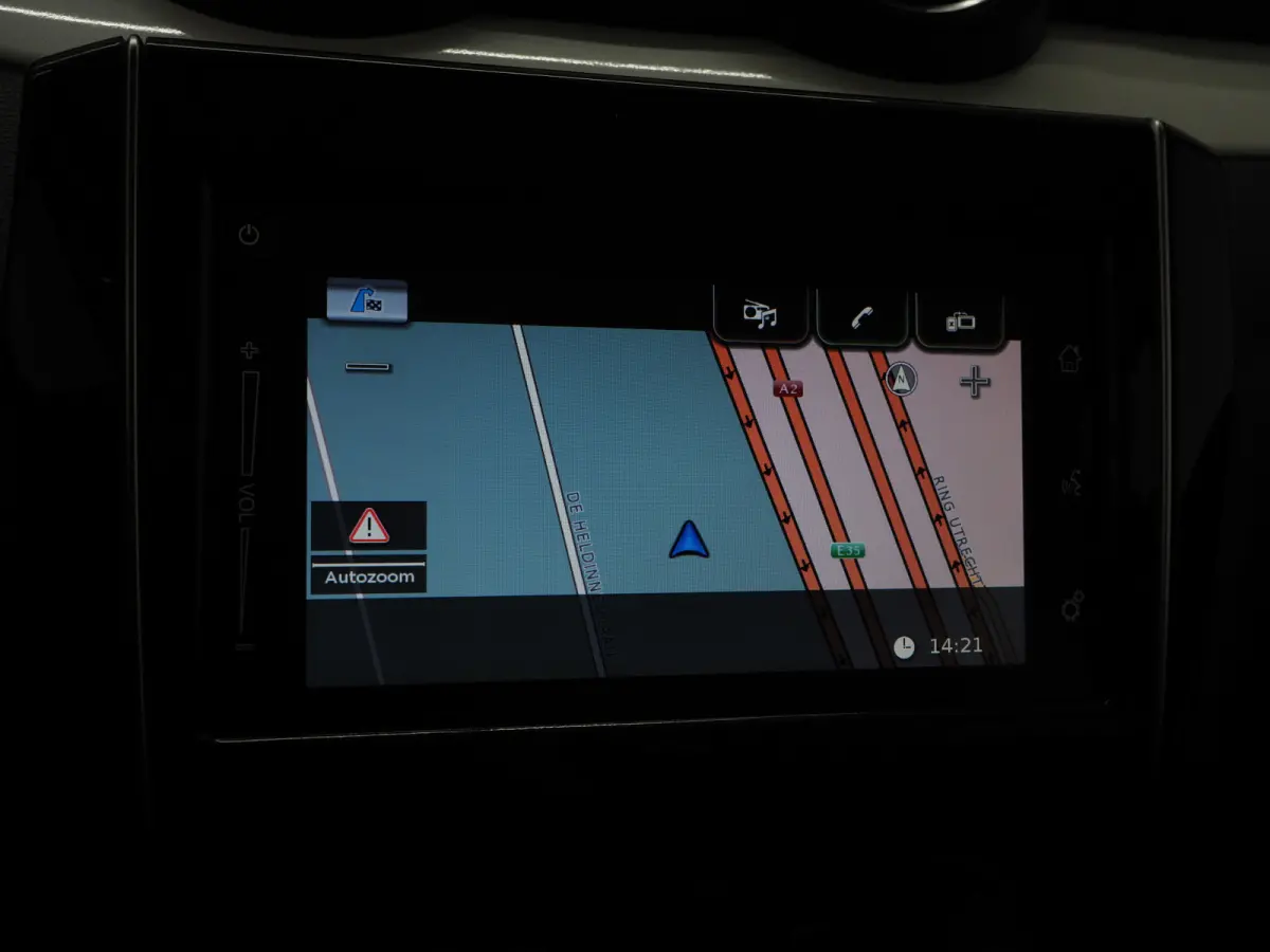 1.0 Style Smart Hybrid | Camera | Stoelverwarming | Keyless | Adaptive Cruise | Climate | LED | Carplay