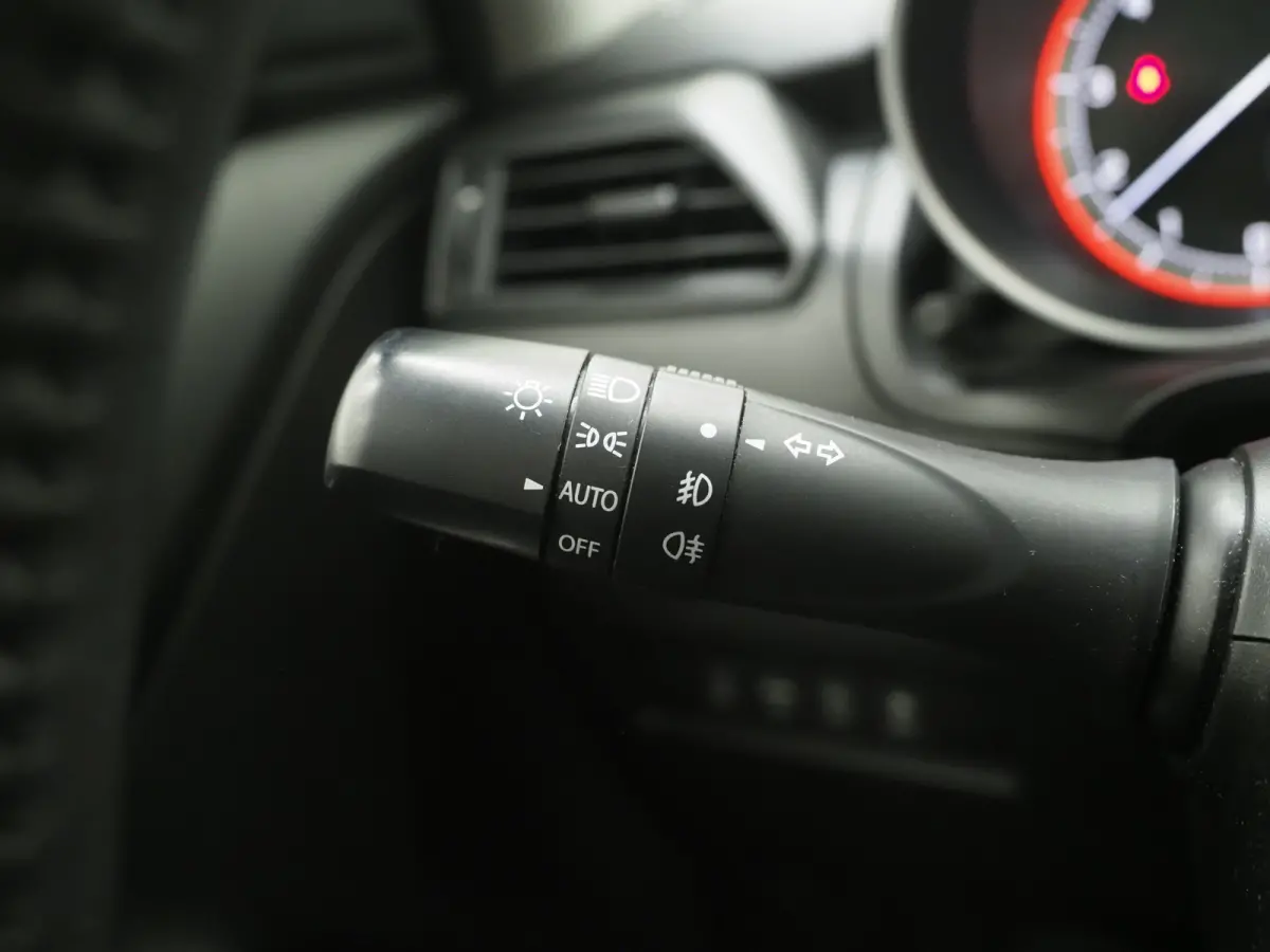 1.0 Style Smart Hybrid | Camera | Stoelverwarming | Keyless | Adaptive Cruise | Climate | LED | Carplay