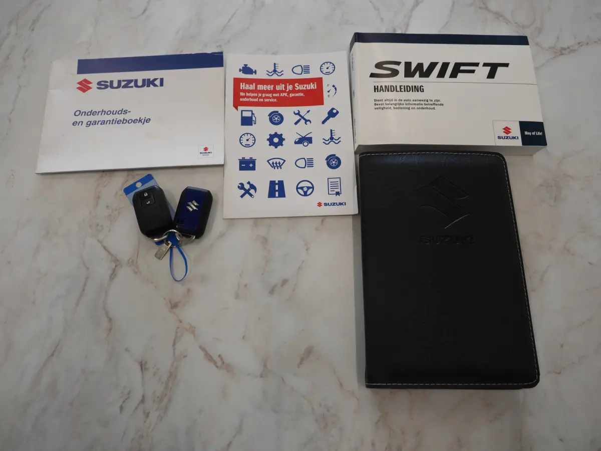 1.0 Style Smart Hybrid | Camera | Stoelverwarming | Keyless | Adaptive Cruise | Climate | LED | Carplay