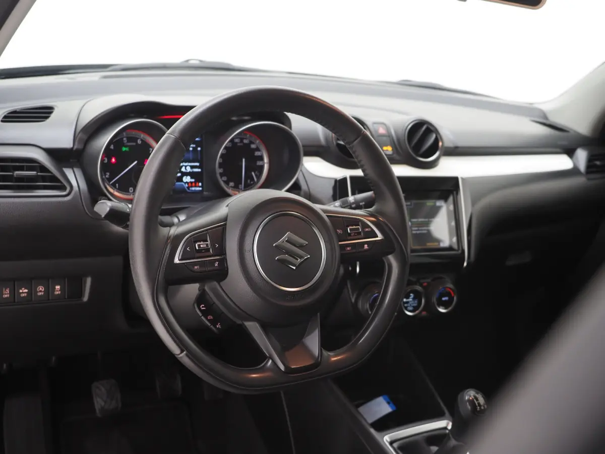 1.0 Style Smart Hybrid | Camera | Stoelverwarming | Keyless | Adaptive Cruise | Climate | LED | Carplay
