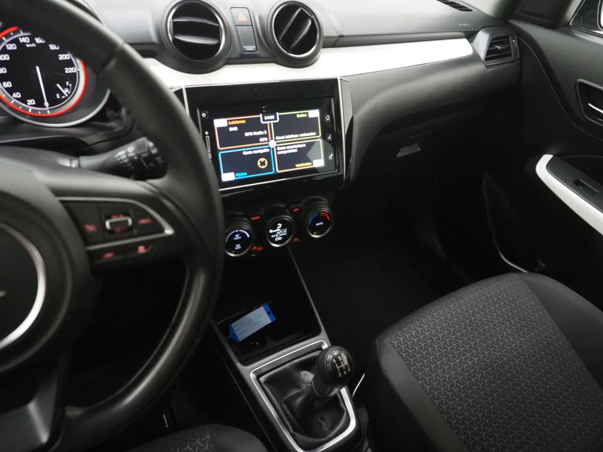 1.0 Style Smart Hybrid | Camera | Stoelverwarming | Keyless | Adaptive Cruise | Climate | LED | Carplay