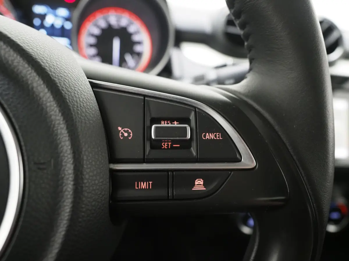 1.0 Style Smart Hybrid | Camera | Stoelverwarming | Keyless | Adaptive Cruise | Climate | LED | Carplay