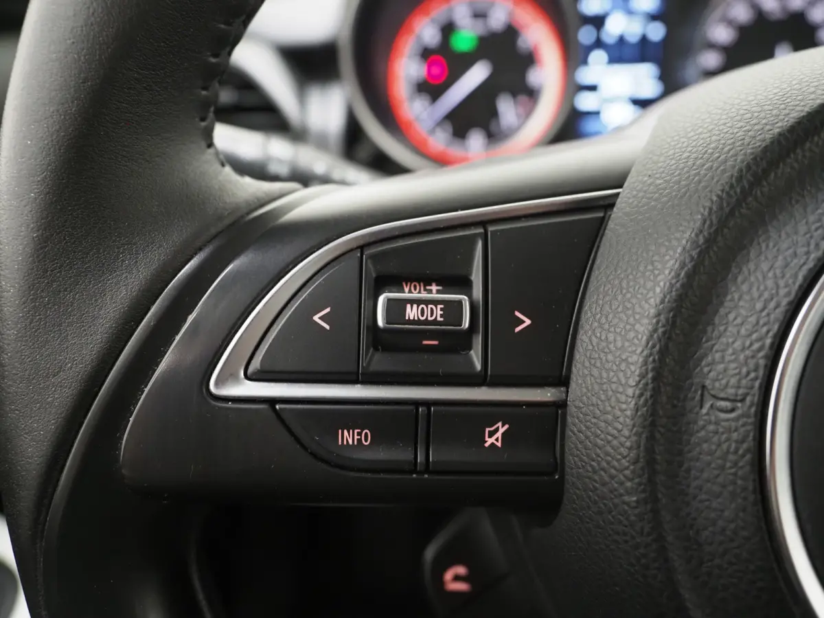 1.0 Style Smart Hybrid | Camera | Stoelverwarming | Keyless | Adaptive Cruise | Climate | LED | Carplay