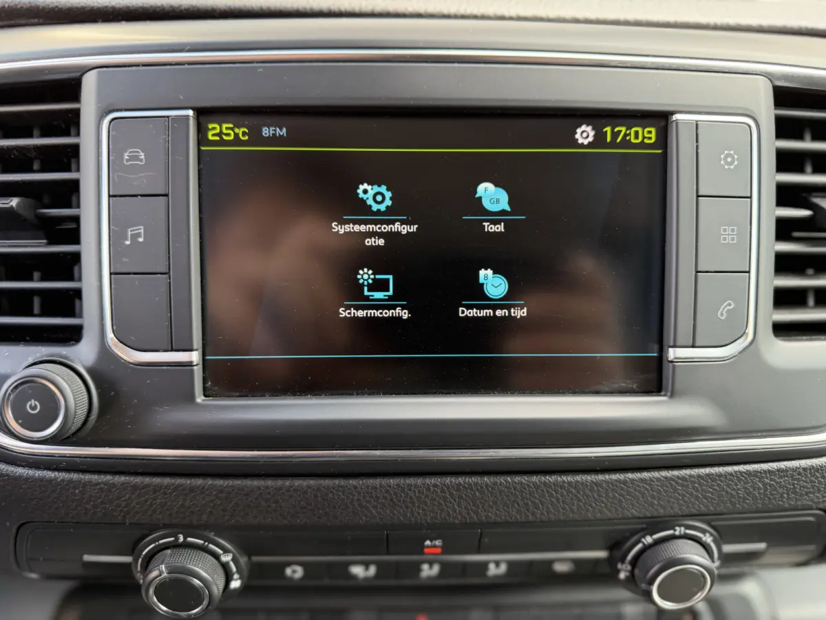 Standard Premium 136 PK 75 kWh CarPlay/Cruise control/achteruitrij camera