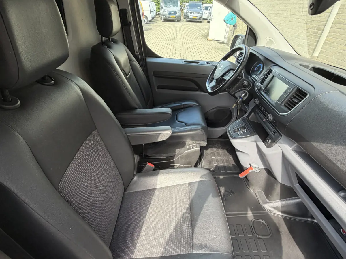 Standard Premium 136 PK 75 kWh CarPlay/Cruise control/achteruitrij camera