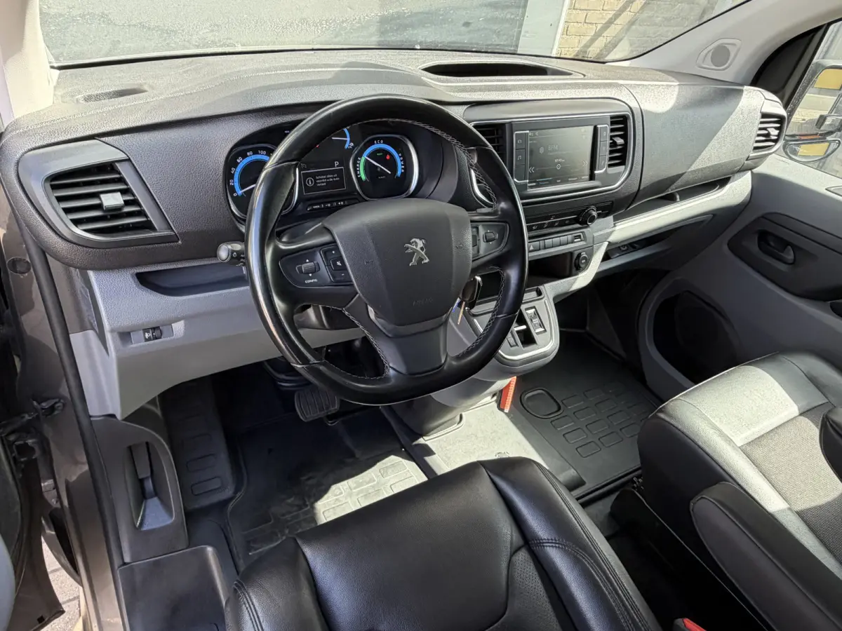 Standard Premium 136 PK 75 kWh CarPlay/Cruise control/achteruitrij camera