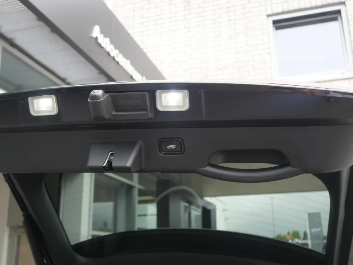 Plus 84 kWh | Stoel geheugen | Dode Hoek | Stoel ventilatie | Harman Kardon |