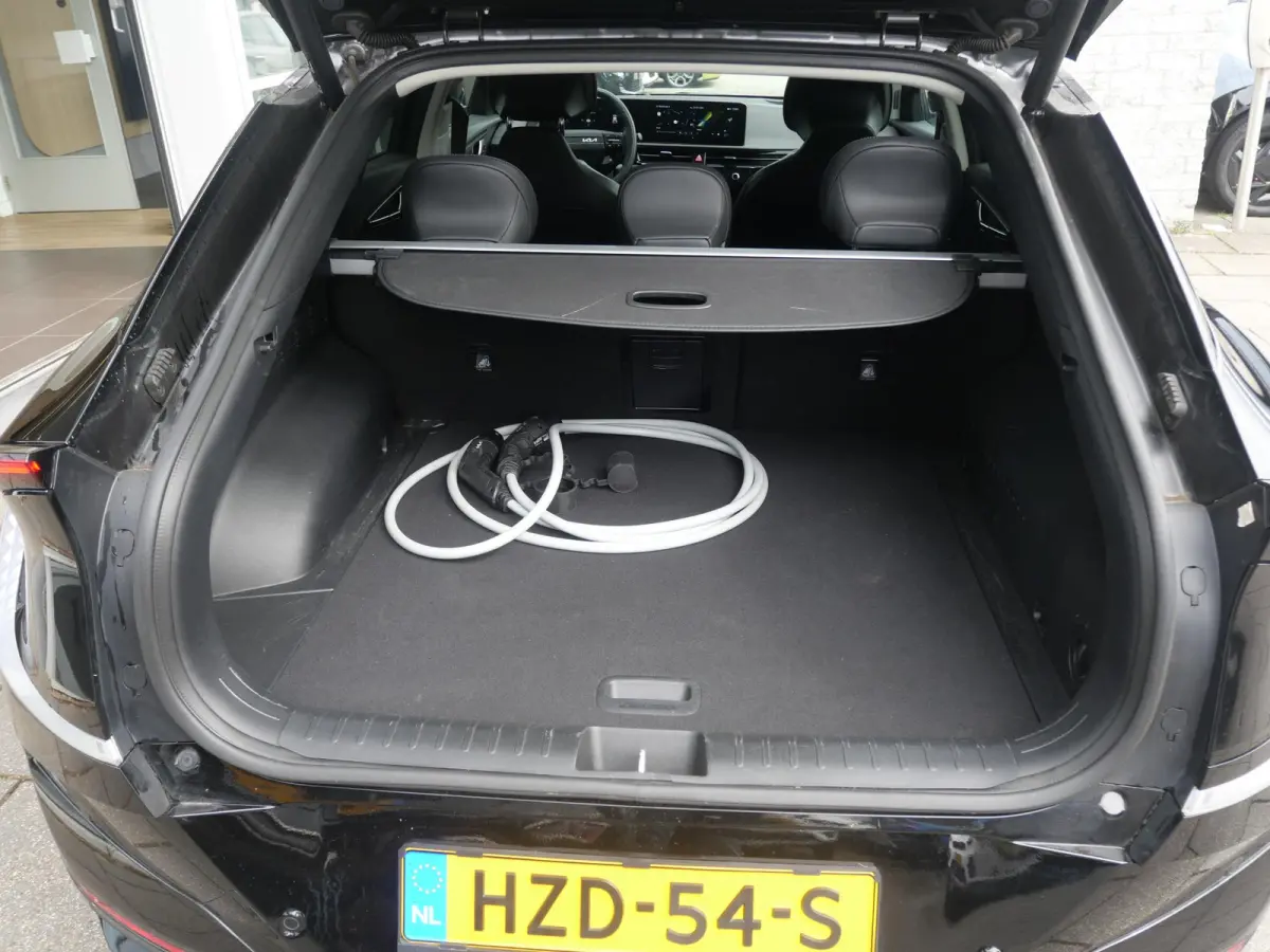 Plus 84 kWh | Stoel geheugen | Dode Hoek | Stoel ventilatie | Harman Kardon |