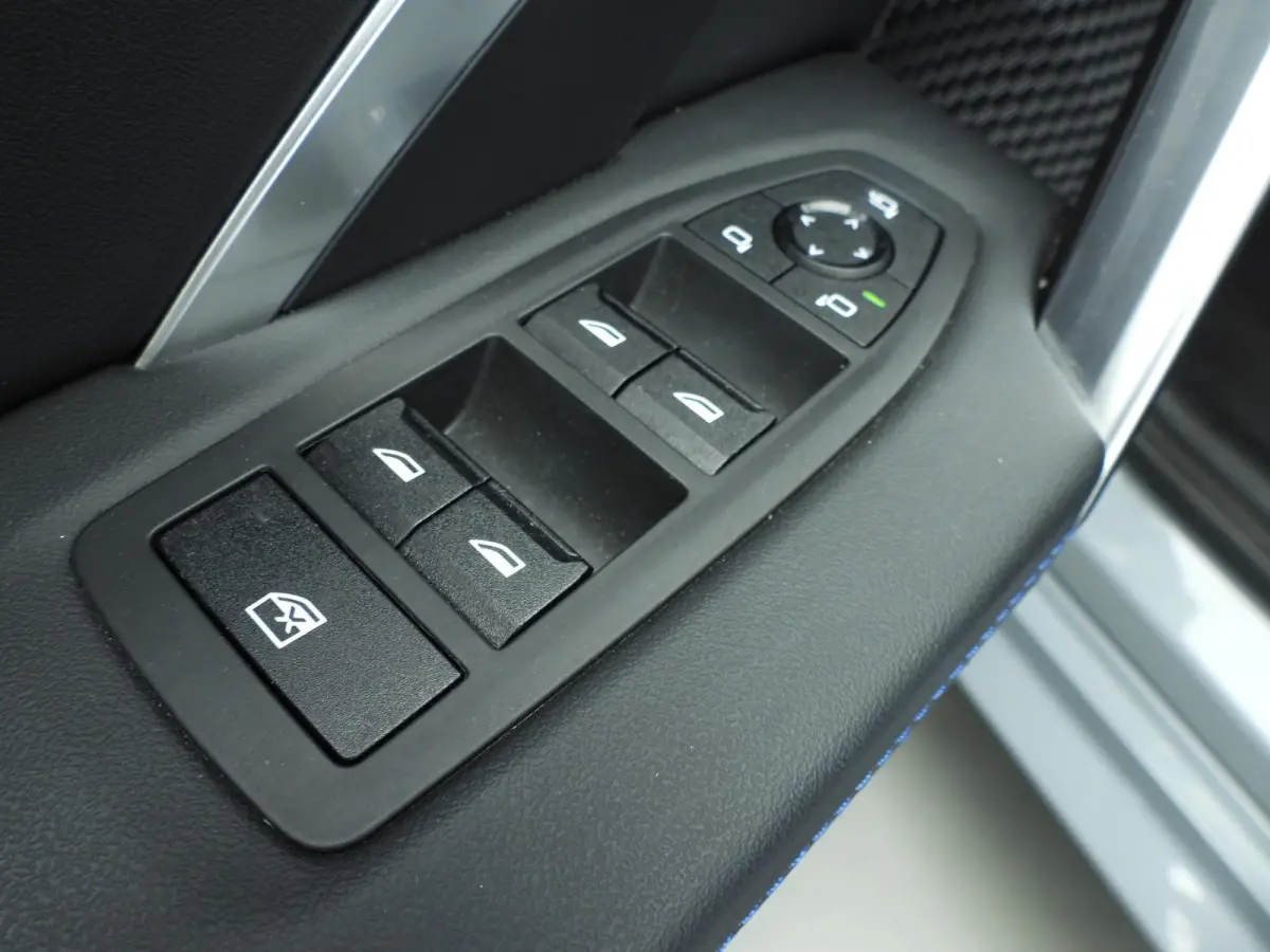 sDrive20i | M-Sportpakket | LED | Navigatie | Sportstoelen | Stoelverwarming | Keyles go | DAB | Alu 19 inch