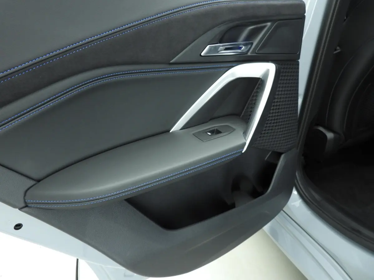 sDrive20i | M-Sportpakket | LED | Navigatie | Sportstoelen | Stoelverwarming | Keyles go | DAB | Alu 19 inch