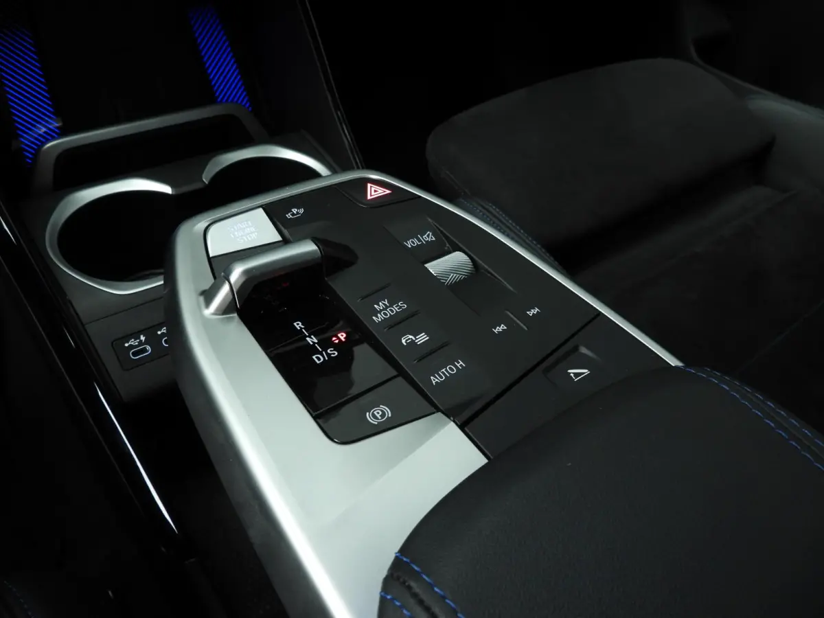 sDrive20i | M-Sportpakket | LED | Navigatie | Sportstoelen | Stoelverwarming | Keyles go | DAB | Alu 19 inch