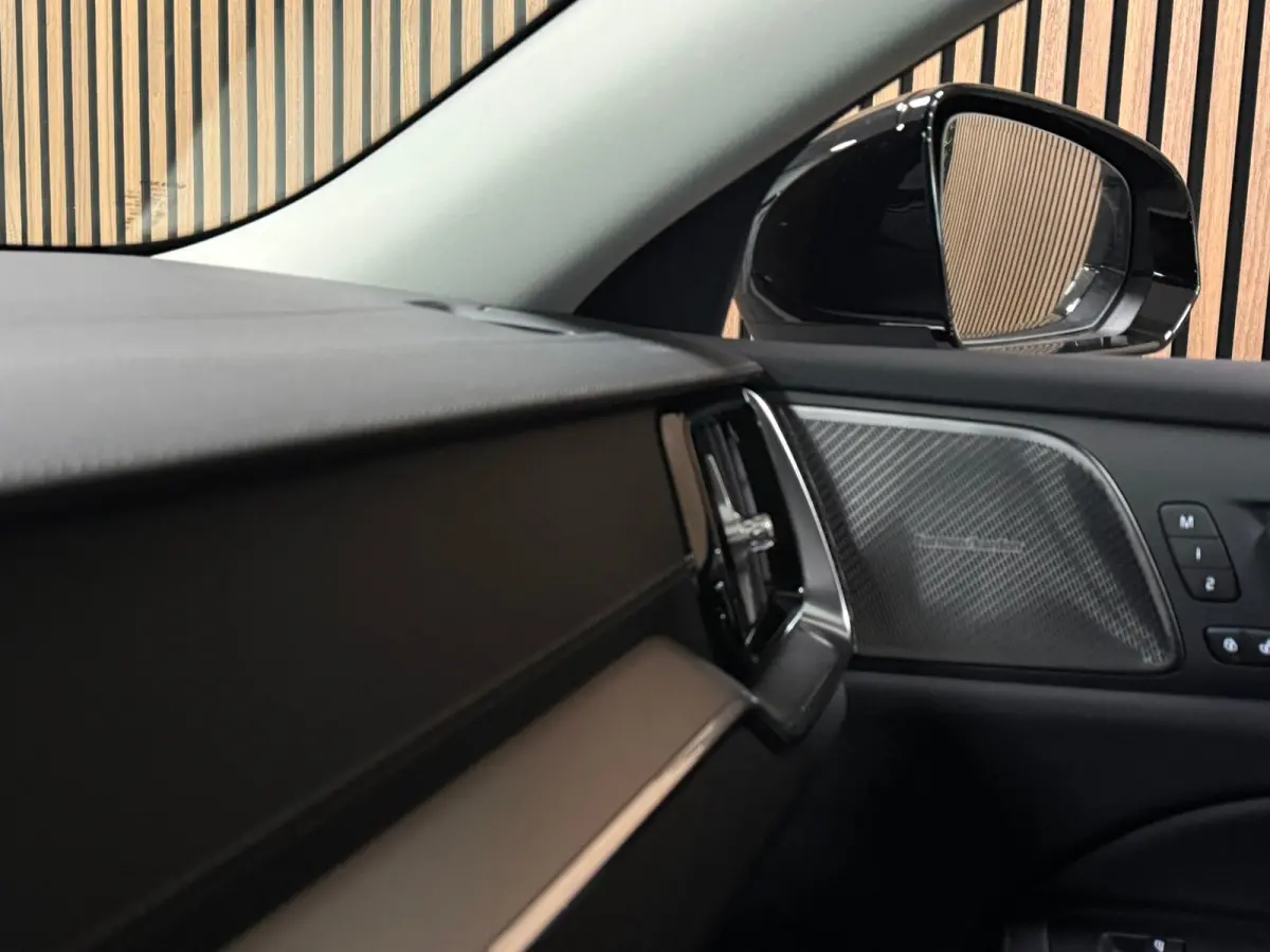 T6 AWD Recharge Ultra Dark | Trekhaak | Schuifdak | Head-Up Display | Harman Kardon | Adaptieve Cruise Control | Stoelverwarming voor+achter | Stuurwielverwarming | Full LED Meesturende kopl