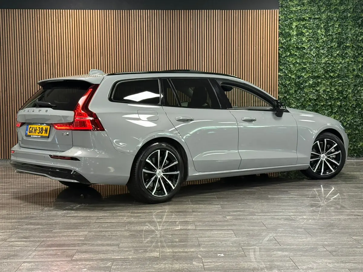 T6 AWD Recharge Ultra Dark | Trekhaak | Schuifdak | Head-Up Display | Harman Kardon | Adaptieve Cruise Control | Stoelverwarming voor+achter | Stuurwielverwarming | Full LED Meesturende kopl