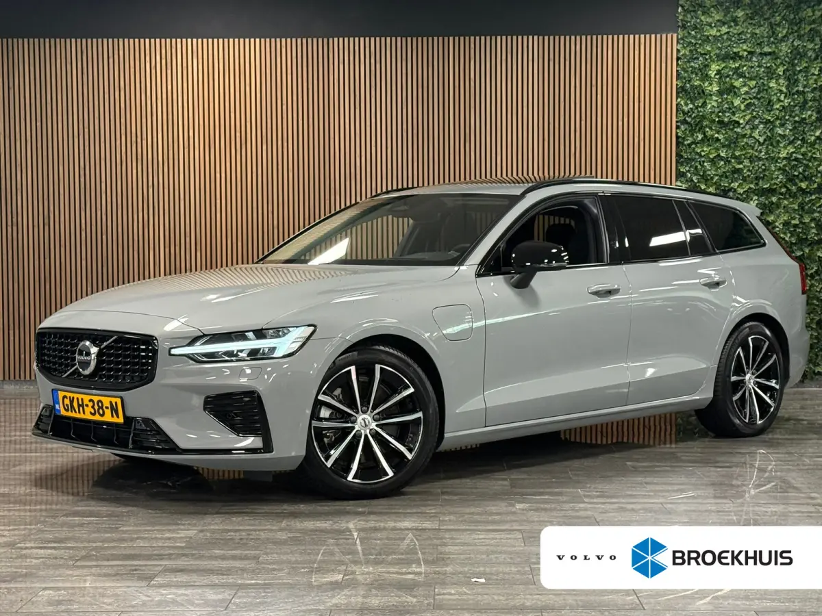 T6 AWD Recharge Ultra Dark | Trekhaak | Schuifdak | Head-Up Display | Harman Kardon | Adaptieve Cruise Control | Stoelverwarming voor+achter | Stuurwielverwarming | Full LED Meesturende kopl