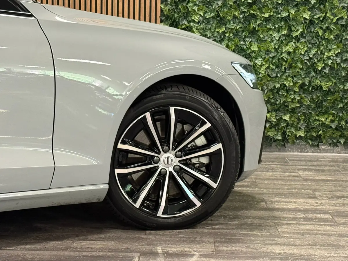 T6 AWD Recharge Ultra Dark | Trekhaak | Schuifdak | Head-Up Display | Harman Kardon | Adaptieve Cruise Control | Stoelverwarming voor+achter | Stuurwielverwarming | Full LED Meesturende kopl