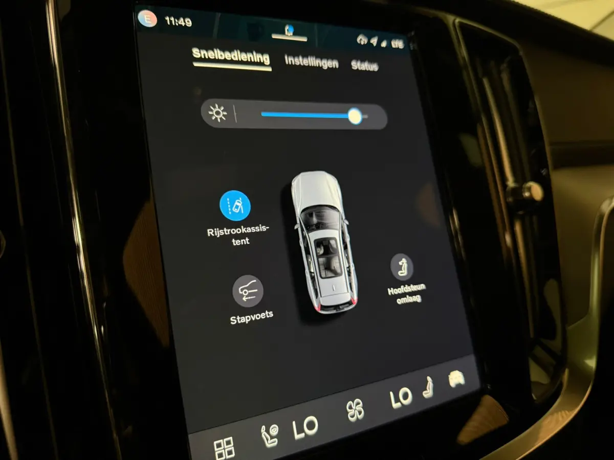 T6 AWD Recharge Ultra Dark | Trekhaak | Schuifdak | Head-Up Display | Harman Kardon | Adaptieve Cruise Control | Stoelverwarming voor+achter | Stuurwielverwarming | Full LED Meesturende kopl