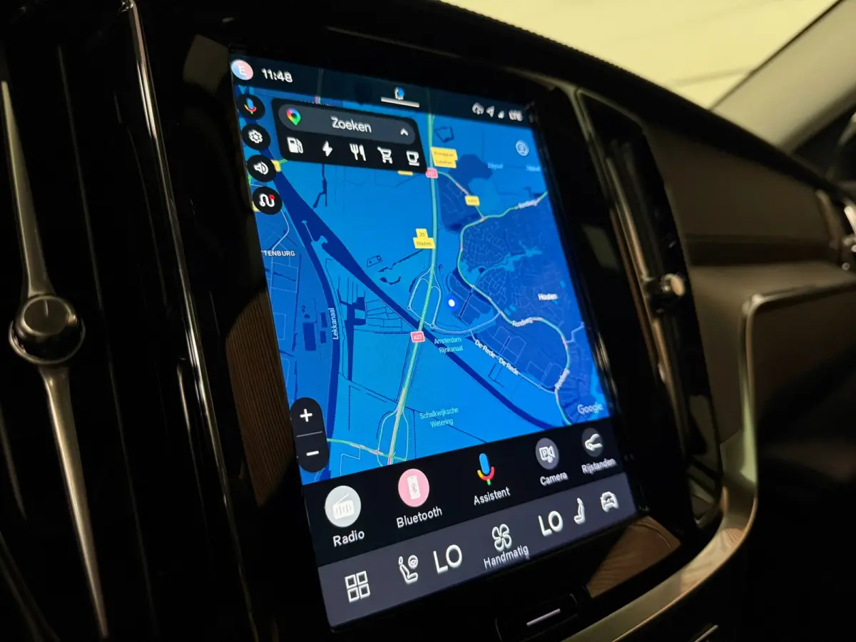 T6 AWD Recharge Ultra Dark | Trekhaak | Schuifdak | Head-Up Display | Harman Kardon | Adaptieve Cruise Control | Stoelverwarming voor+achter | Stuurwielverwarming | Full LED Meesturende kopl