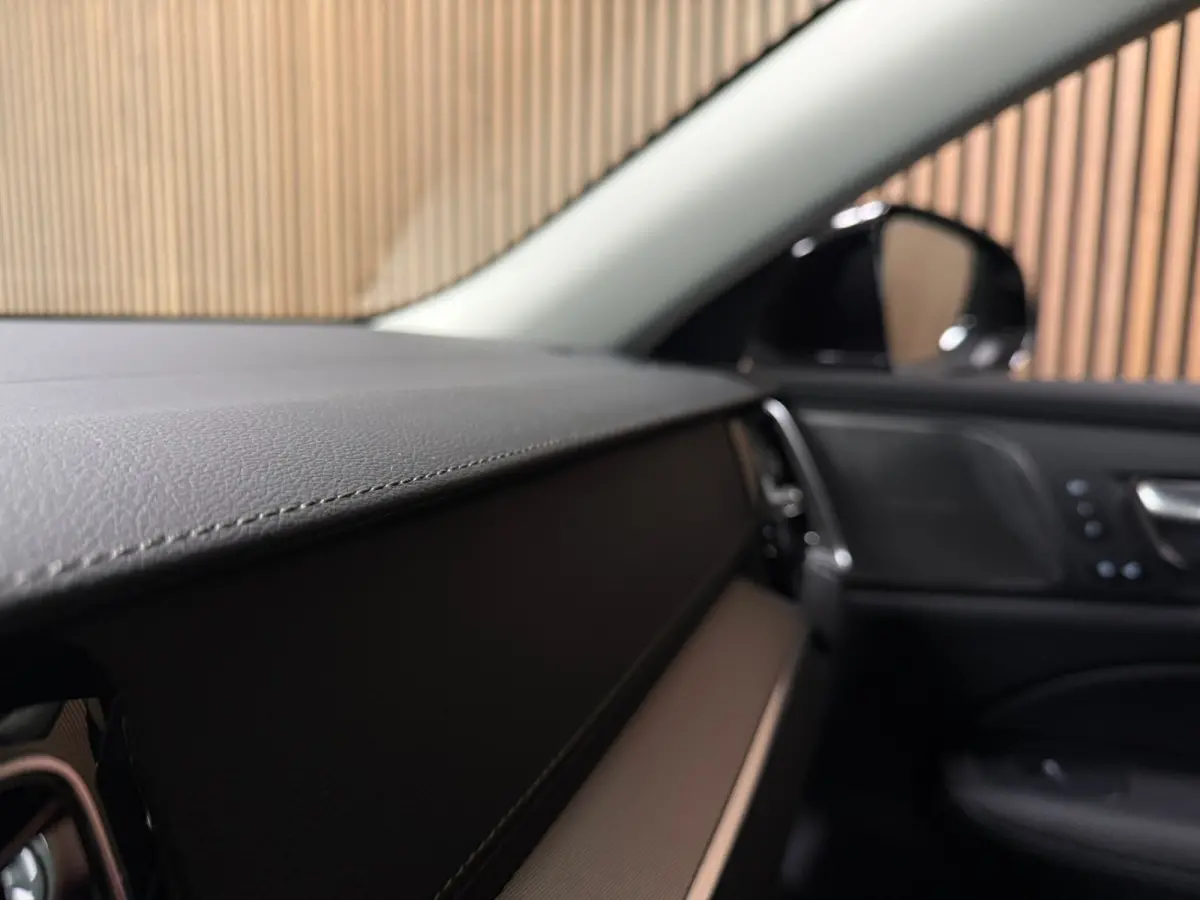 T6 AWD Recharge Ultra Dark | Trekhaak | Schuifdak | Head-Up Display | Harman Kardon | Adaptieve Cruise Control | Stoelverwarming voor+achter | Stuurwielverwarming | Full LED Meesturende kopl