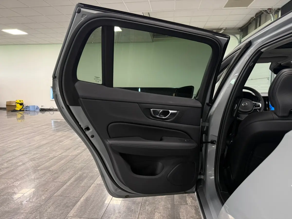 T6 AWD Recharge Ultra Dark | Trekhaak | Schuifdak | Head-Up Display | Harman Kardon | Adaptieve Cruise Control | Stoelverwarming voor+achter | Stuurwielverwarming | Full LED Meesturende kopl