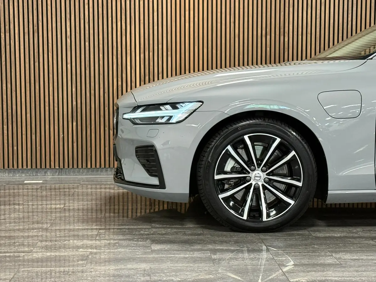 T6 AWD Recharge Ultra Dark | Trekhaak | Schuifdak | Head-Up Display | Harman Kardon | Adaptieve Cruise Control | Stoelverwarming voor+achter | Stuurwielverwarming | Full LED Meesturende kopl