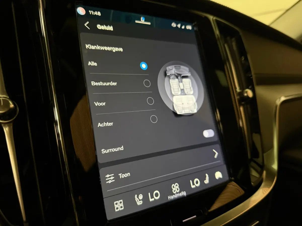 T6 AWD Recharge Ultra Dark | Trekhaak | Schuifdak | Head-Up Display | Harman Kardon | Adaptieve Cruise Control | Stoelverwarming voor+achter | Stuurwielverwarming | Full LED Meesturende kopl
