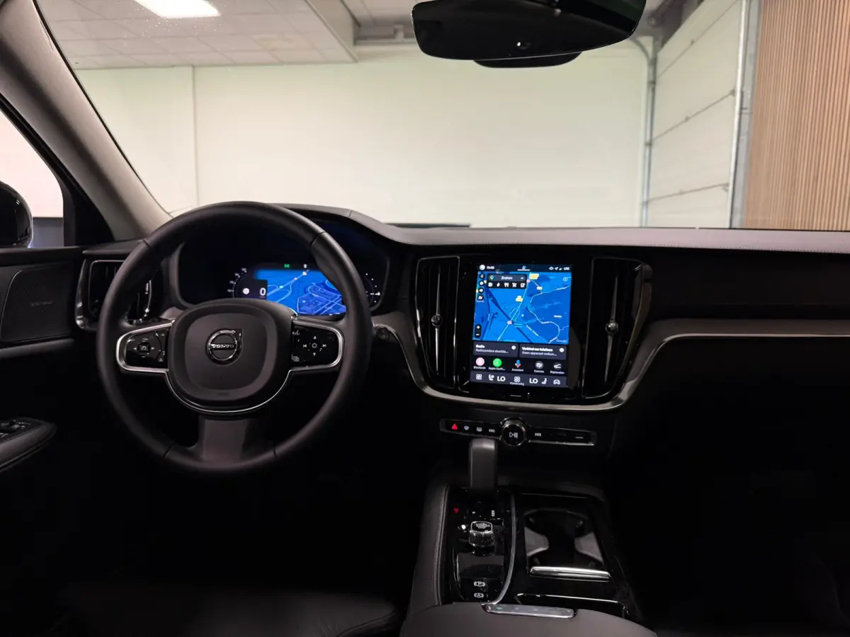 T6 AWD Recharge Ultra Dark | Trekhaak | Schuifdak | Head-Up Display | Harman Kardon | Adaptieve Cruise Control | Stoelverwarming voor+achter | Stuurwielverwarming | Full LED Meesturende kopl