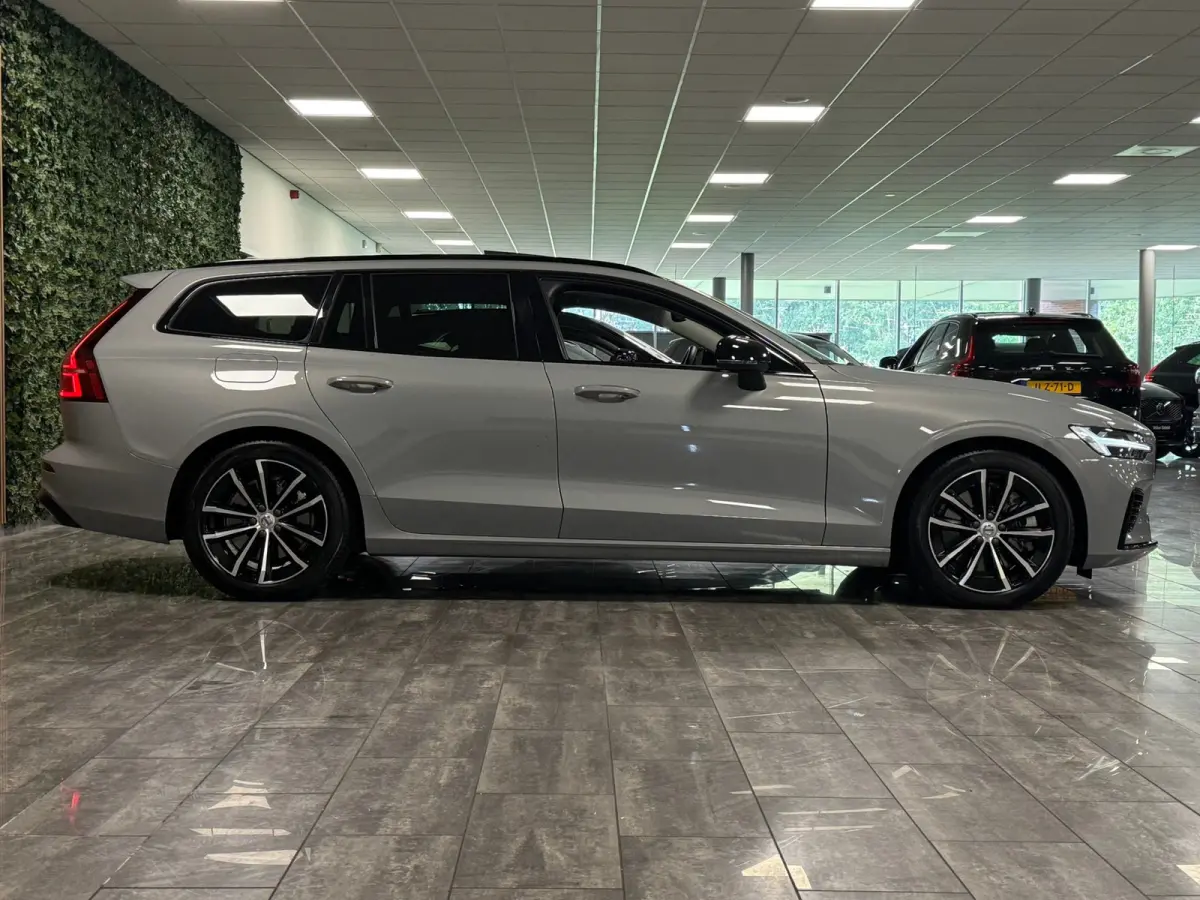T6 AWD Recharge Ultra Dark | Trekhaak | Schuifdak | Head-Up Display | Harman Kardon | Adaptieve Cruise Control | Stoelverwarming voor+achter | Stuurwielverwarming | Full LED Meesturende kopl