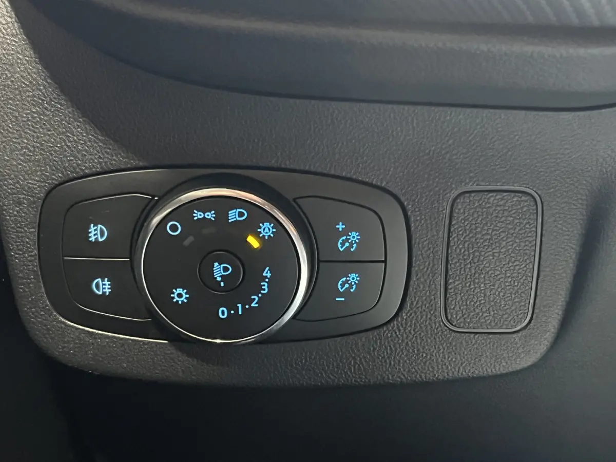 1.0 EcoBoost ST-Line X | Navigatie/Android/Apple Carplay | LM Velgen 18" | Cruise Control | Airco | LED Koplampen | Lederen/Stoffen Bekleding |