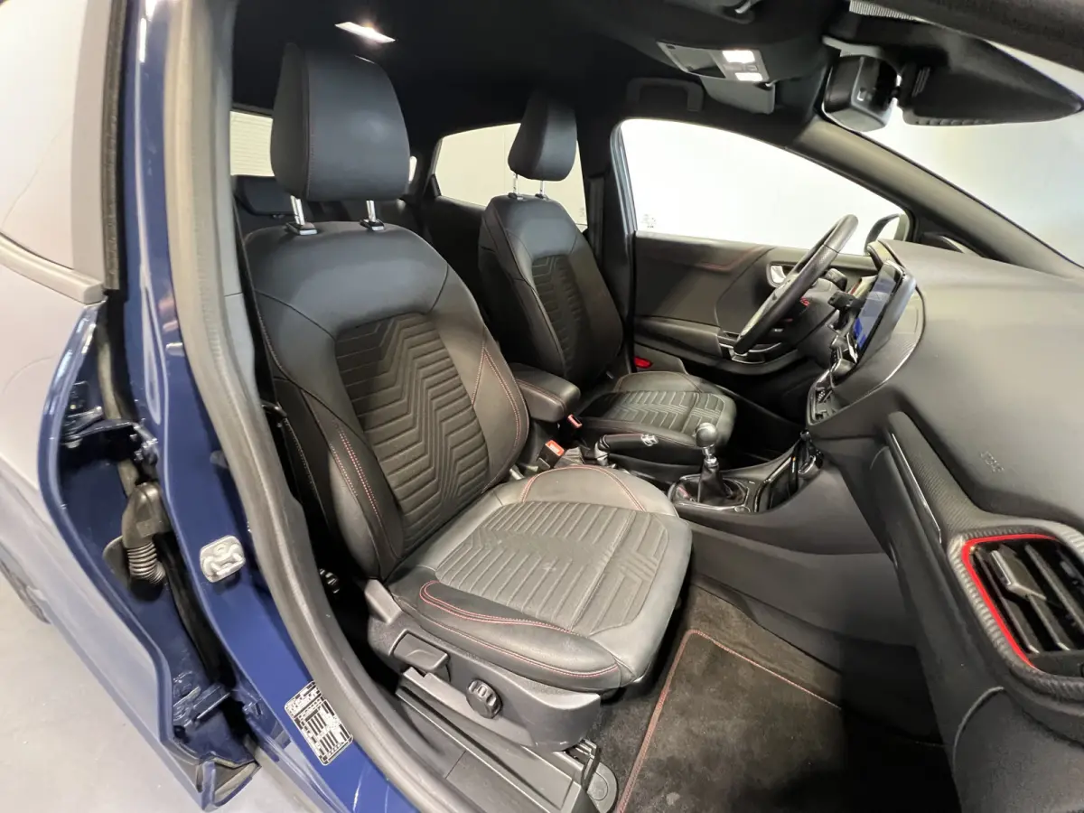 1.0 EcoBoost ST-Line X | Navigatie/Android/Apple Carplay | LM Velgen 18" | Cruise Control | Airco | LED Koplampen | Lederen/Stoffen Bekleding |