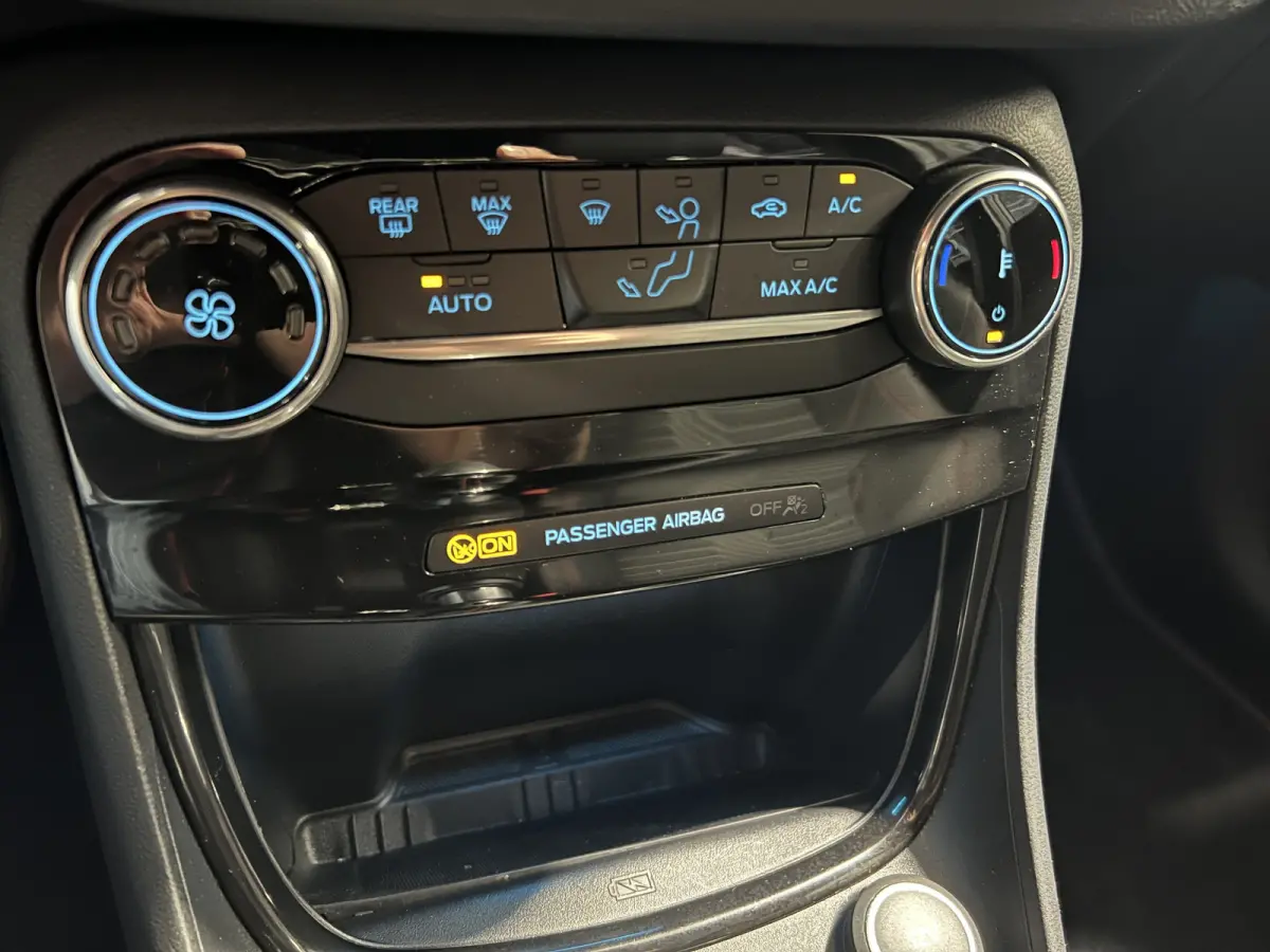 1.0 EcoBoost ST-Line X | Navigatie/Android/Apple Carplay | LM Velgen 18" | Cruise Control | Airco | LED Koplampen | Lederen/Stoffen Bekleding |