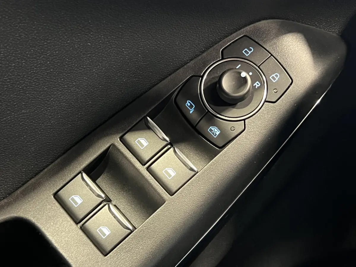 1.0 EcoBoost ST-Line X | Navigatie/Android/Apple Carplay | LM Velgen 18" | Cruise Control | Airco | LED Koplampen | Lederen/Stoffen Bekleding |