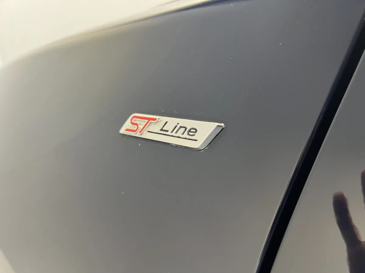 1.0 EcoBoost ST-Line X | Navigatie/Android/Apple Carplay | LM Velgen 18" | Cruise Control | Airco | LED Koplampen | Lederen/Stoffen Bekleding |