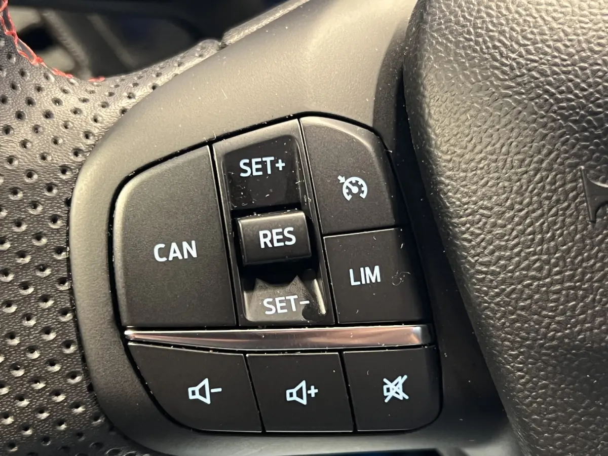 1.0 EcoBoost ST-Line X | Navigatie/Android/Apple Carplay | LM Velgen 18" | Cruise Control | Airco | LED Koplampen | Lederen/Stoffen Bekleding |