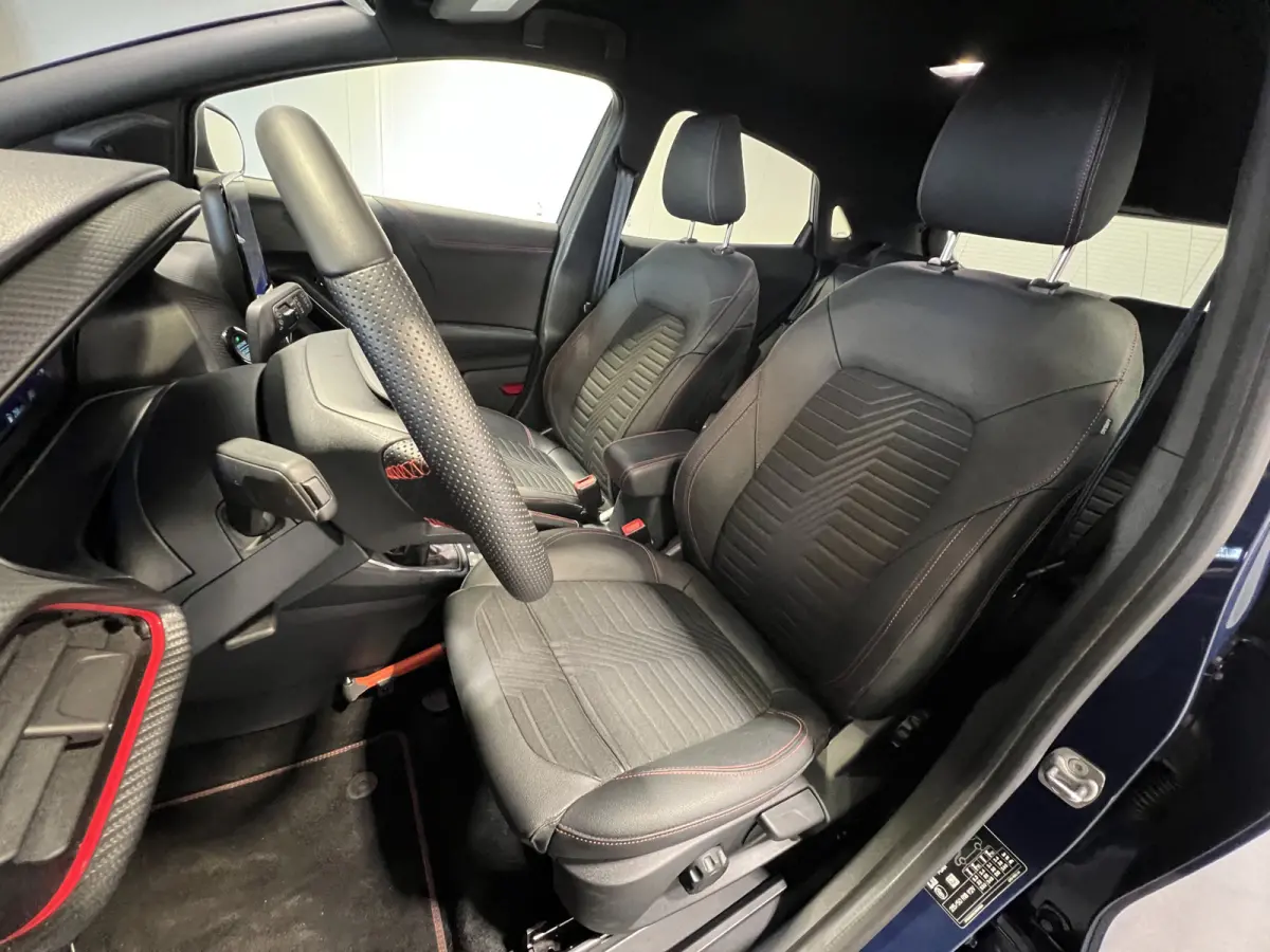 1.0 EcoBoost ST-Line X | Navigatie/Android/Apple Carplay | LM Velgen 18" | Cruise Control | Airco | LED Koplampen | Lederen/Stoffen Bekleding |