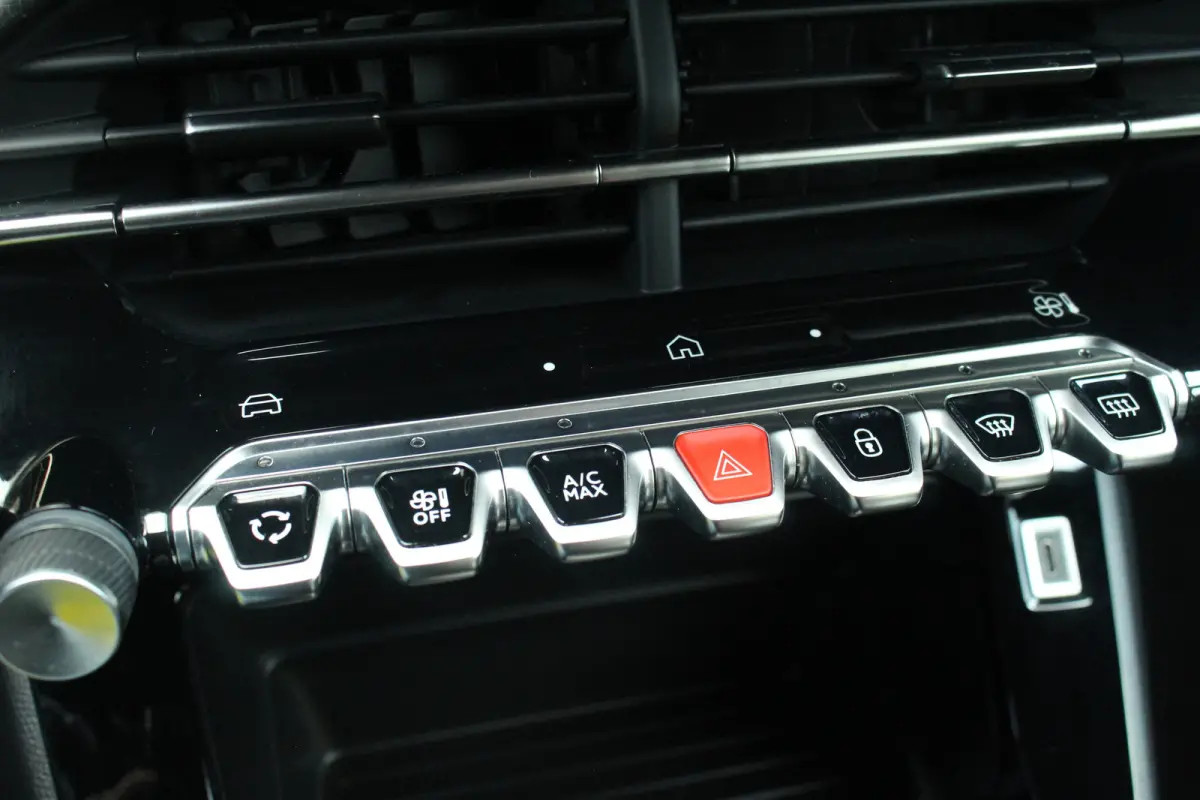 1.2 Hybrid 145 PK Style | Climate & Cruise C. | CarPlay | LED | DAB + | Climate & Cruise C. | CarPlay | LED | DAB + |