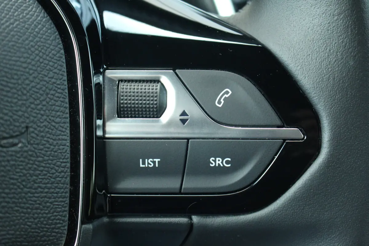 1.2 Hybrid 145 PK Style | Climate & Cruise C. | CarPlay | LED | DAB + | Climate & Cruise C. | CarPlay | LED | DAB + |