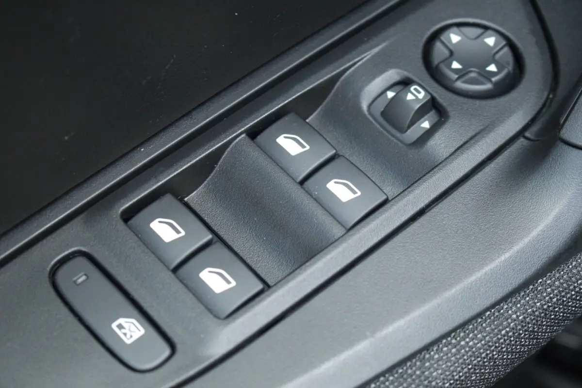 1.2 Hybrid 145 PK Style | Climate & Cruise C. | CarPlay | LED | DAB + | Climate & Cruise C. | CarPlay | LED | DAB + |