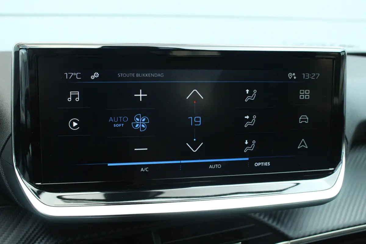 1.2 Hybrid 145 PK Style | Climate & Cruise C. | CarPlay | LED | DAB + | Climate & Cruise C. | CarPlay | LED | DAB + |