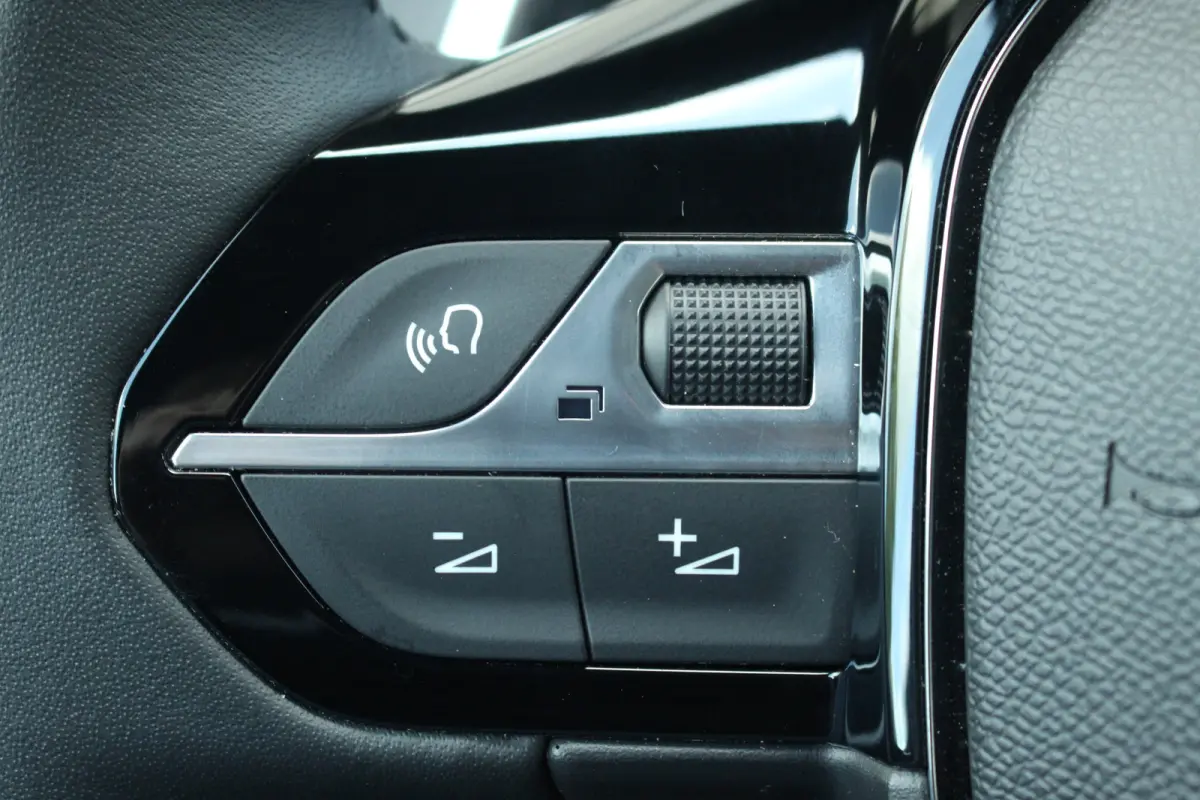 1.2 Hybrid 145 PK Style | Climate & Cruise C. | CarPlay | LED | DAB + | Climate & Cruise C. | CarPlay | LED | DAB + |