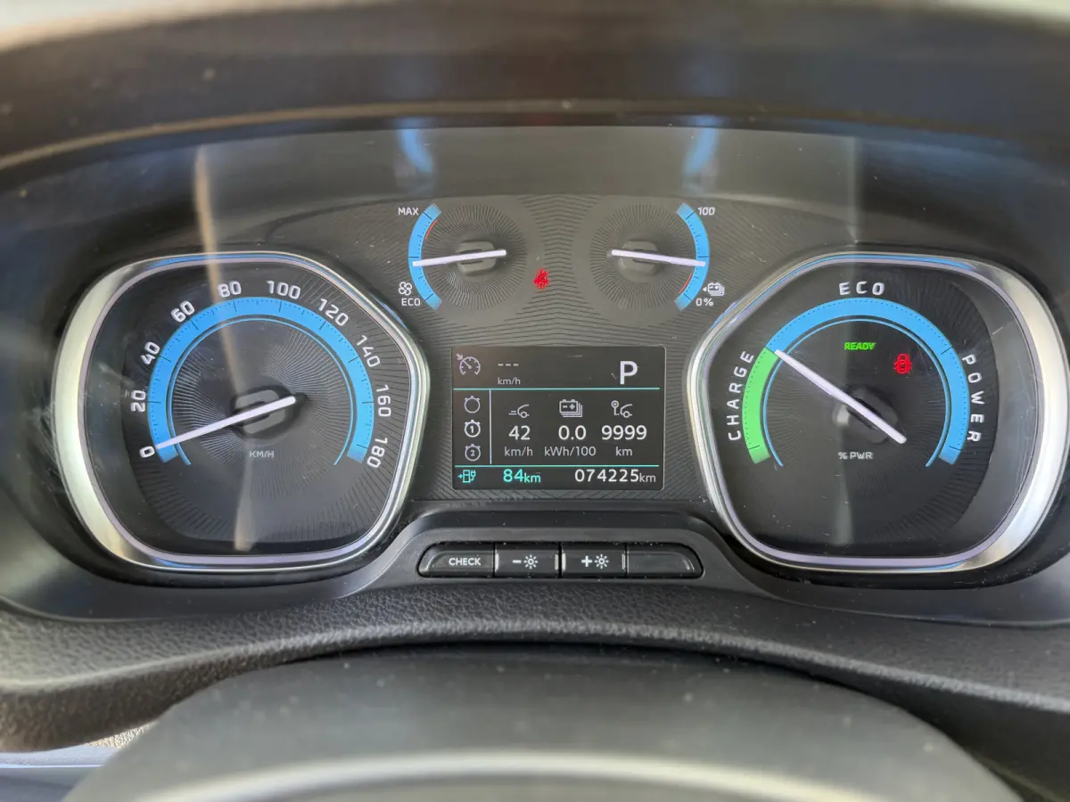 Standard Premium 136 PK 75 kWh Cruise Control