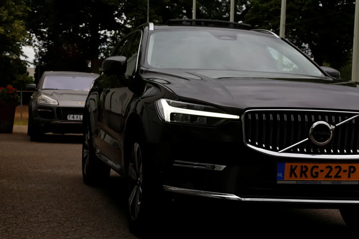 2.0 T6 Plug-in hybrid AWD Longe Range*Perfect Volvo Onderh.*Pano/Elek. Trekhaak/Leder/Stoelverw.V+A/Stuurverw./ACC/Pilot ass./360 Camera/Memorie/BLIS/Parkeersens.V+A/20 inch LM*