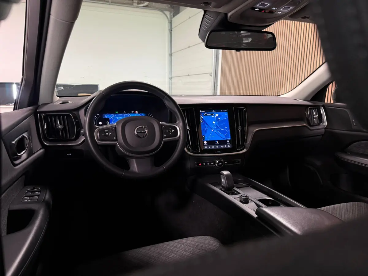 B3 Essential Edition | All Season Banden | Cruise Control | Google Infotainment | Parkeersensoren achter | Climate Control L+R | Regensensor | 17 Inch | DAB Radio | Apple Carplay/Android Aut