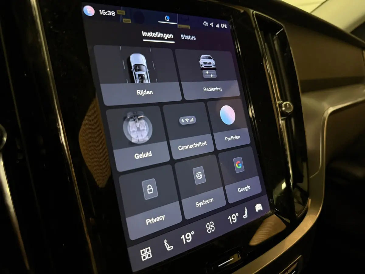 B3 Essential Edition | All Season Banden | Cruise Control | Google Infotainment | Parkeersensoren achter | Climate Control L+R | Regensensor | 17 Inch | DAB Radio | Apple Carplay/Android Aut