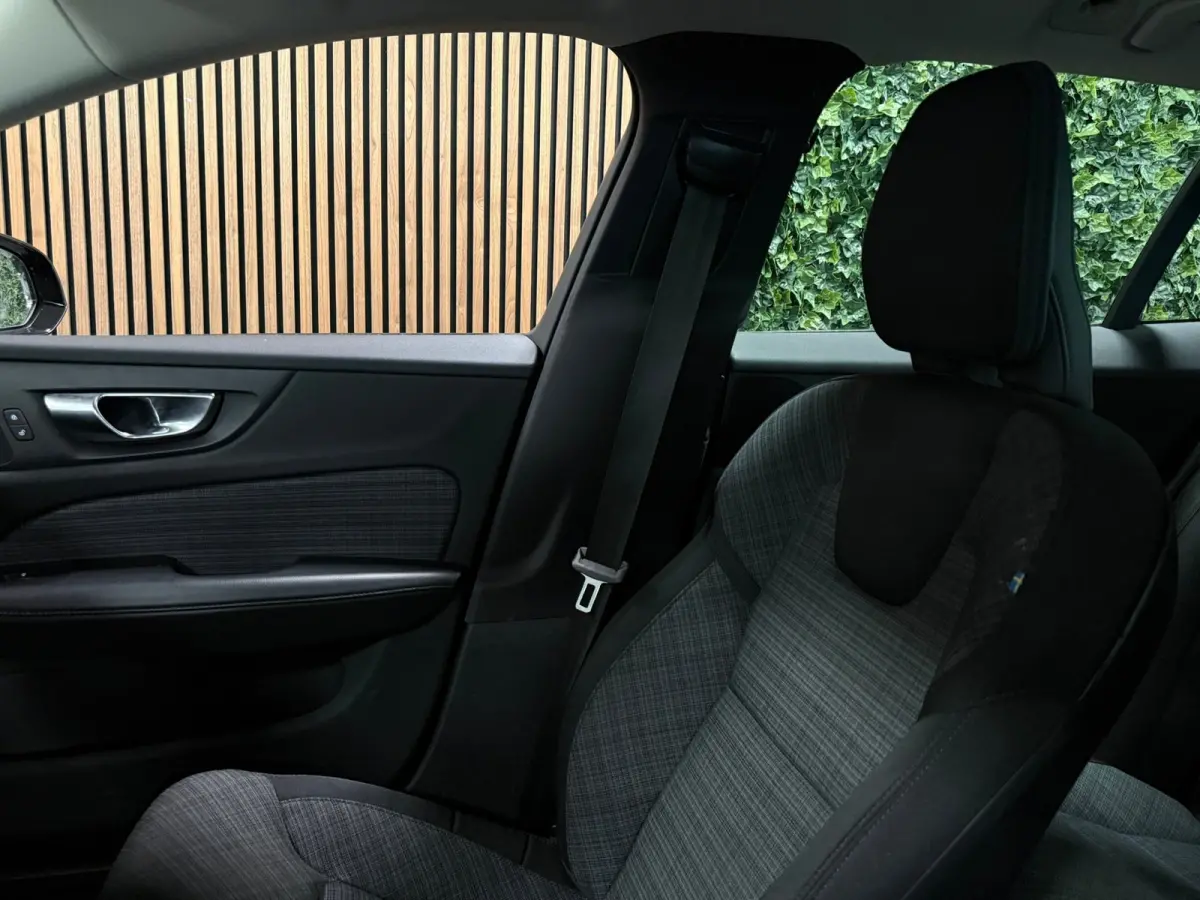B3 Essential Edition | All Season Banden | Cruise Control | Google Infotainment | Parkeersensoren achter | Climate Control L+R | Regensensor | 17 Inch | DAB Radio | Apple Carplay/Android Aut
