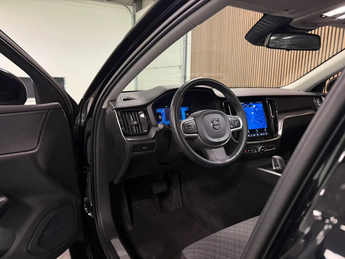 B3 Essential Edition | All Season Banden | Cruise Control | Google Infotainment | Parkeersensoren achter | Climate Control L+R | Regensensor | 17 Inch | DAB Radio | Apple Carplay/Android Aut